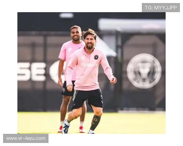 迈阿密国际通报梅西伤情:左腿筋拉伤持续缺席训练,恢复时间待定,临床反应决定合练进度